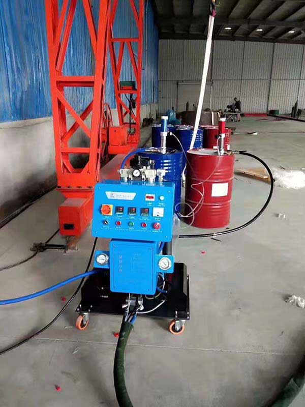 聚氨酯發(fā)泡設備JNJX-Q2600(圖2) 聚氨酯發(fā)泡設備JNJX-Q2600罐體保溫填充發(fā)泡應用