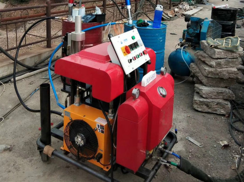 遼寧聚脲噴涂機混凝土攔水壩防水噴涂案例(圖1) H5600遼寧聚脲噴涂機攔水壩防水噴涂