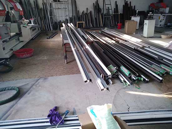 鋁型材聚氨酯隔熱澆注門窗保溫噴涂機(圖1) 鋁型材聚氨酯隔熱澆注門窗保溫噴涂