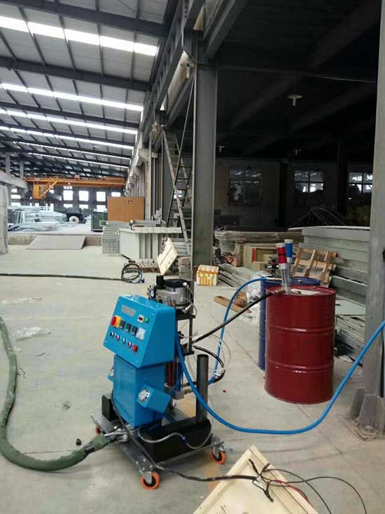 鄭州聚氨酯噴涂機(圖1) 鄭州聚氨酯噴涂機輕鋼別墅保溫施工
