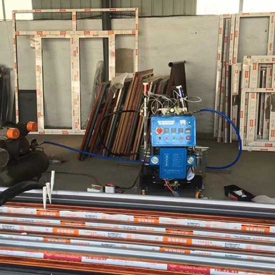 斷橋鋁填充泡沫(圖2) 小型Q2600D型聚氨酯噴涂機(jī)斷橋鋁填充泡沫設(shè)備