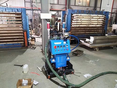 聚氨酯門板澆注(圖2) 江蘇聚氨酯發泡機