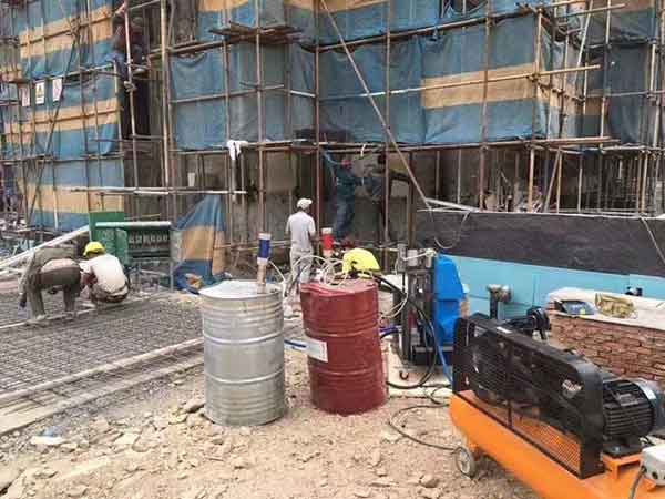 外墻保溫聚氨酯專用發(fā)泡機(圖1) 外墻保溫聚氨酯案例