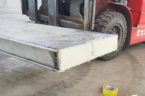 斷橋鋁填充聚氨酯發泡材料工藝斷橋鋁填充專用聚氨酯噴涂設備(圖2) 斷橋鋁填充聚氨酯發泡材料