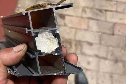 斷橋鋁填充聚氨酯發泡材料工藝斷橋鋁填充專用聚氨酯噴涂設備(圖4) 斷橋鋁填充聚氨酯發泡材料