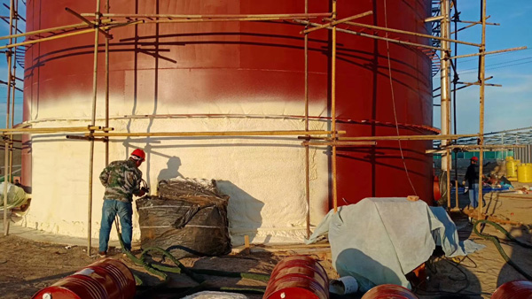 聚氨酯發泡用到哪些設備(圖2) 聚氨酯發泡罐體保溫案例