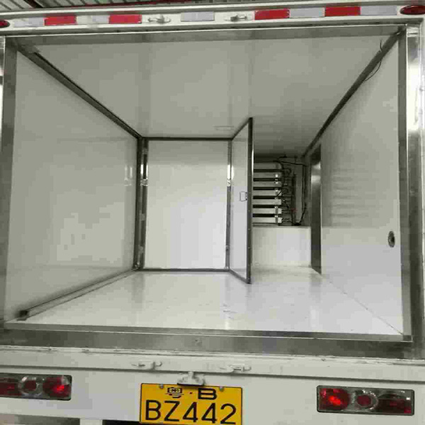 車廂保溫隔熱材料有哪些(圖3) 車廂保溫隔熱材料聚氨酯噴涂