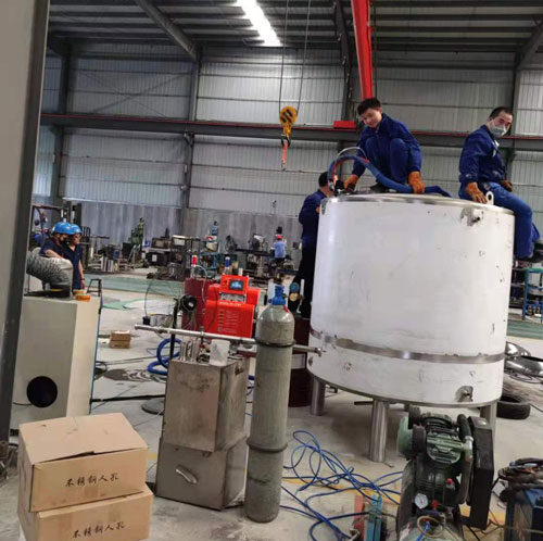 聚氨酯發泡材料罐體保溫噴涂(圖3) 聚氨酯發泡材料罐體保溫澆注