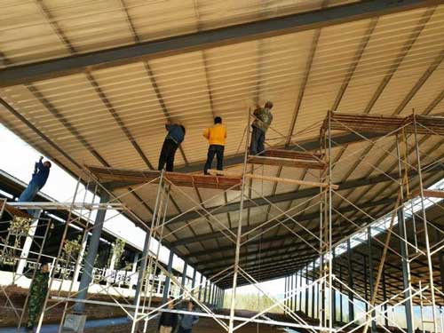 養殖業彩鋼瓦廠棚保溫 聚氨酯噴涂頂棚(圖2) 聚氨酯噴涂頂棚設備參數