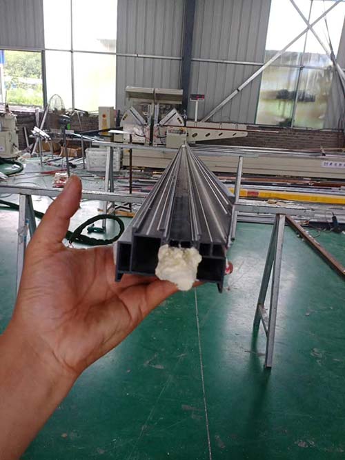 鋁型材填充發(fā)泡機(jī)(圖6) 鋁型材填充發(fā)泡機(jī)(圖6)