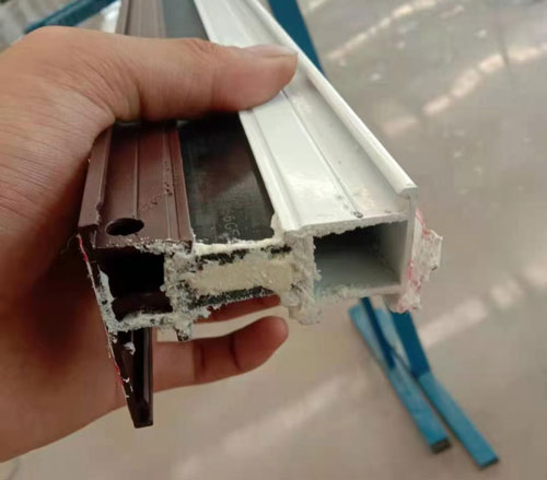 鋁型材填充發(fā)泡機(jī)(圖7) 鋁型材填充發(fā)泡機(jī)(圖7)