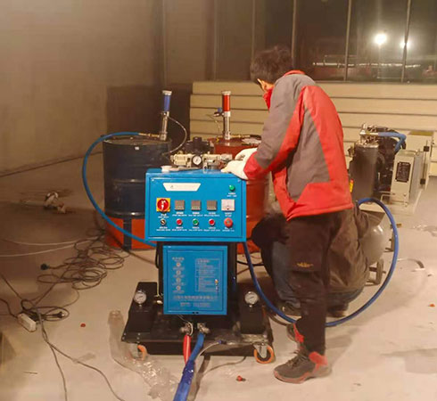 冷庫噴涂聚氨酯機(jī)子是什么樣的(圖1) Q2600冷庫噴涂聚氨酯機(jī)子